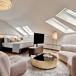 The Crown - Handwritten Collection Hotell