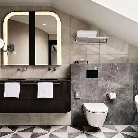 The Crown - Handwritten Collection Hotel