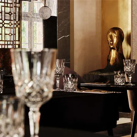 Hotel The Crown - Handwritten Collection *