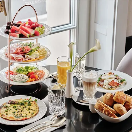 The Crown - Handwritten Collection Hotel *