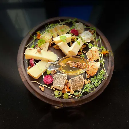 Отель The Crown - Handwritten Collection