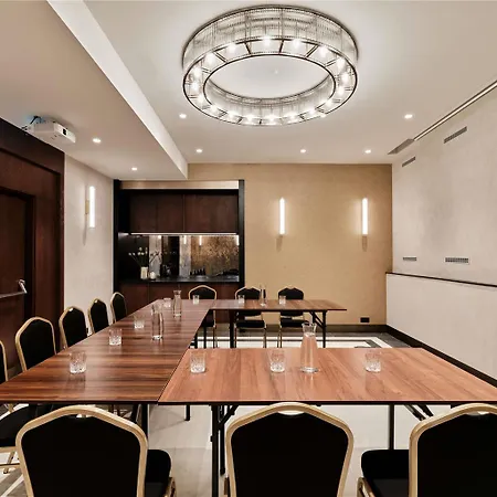 The Crown - Handwritten Collection Hotel *