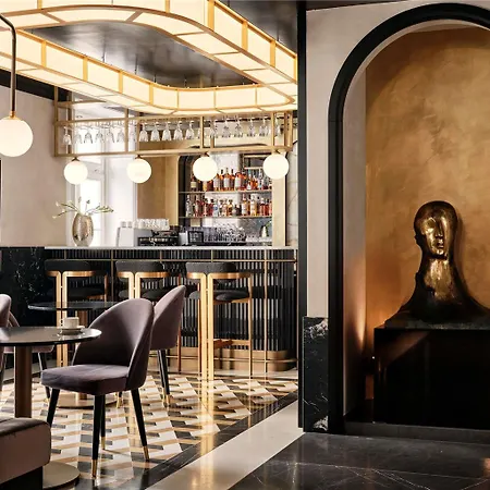 The Crown - Handwritten Collection Hotel