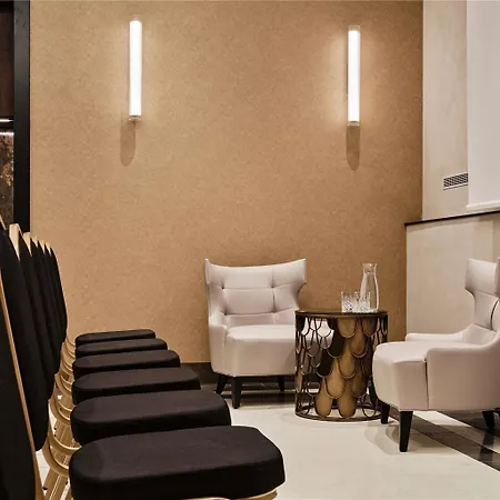 The Crown - Handwritten Collection Otel