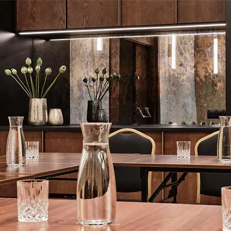 The Crown - Handwritten Collection Otel *