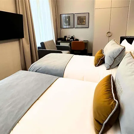 Hotel The Crown - Handwritten Collection
