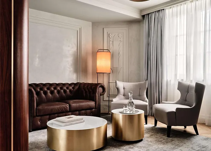 Hotel The Crown - Handwritten Collection