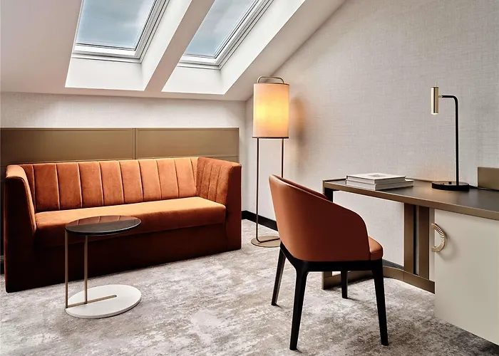 The Crown - Handwritten Collection Hotel