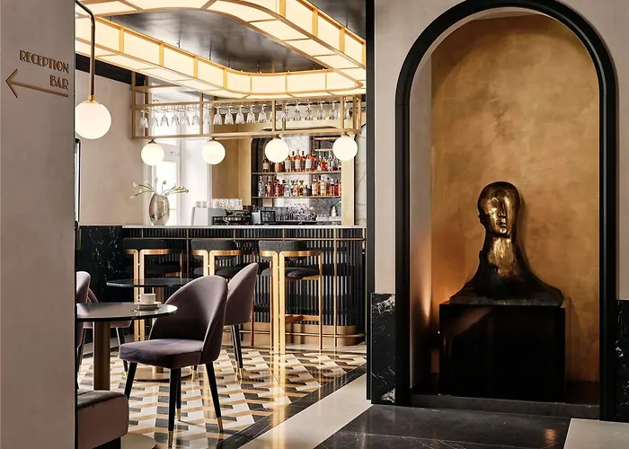 The Crown - Handwritten Collection Hotel *