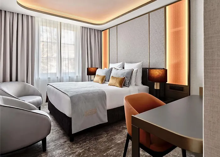 Hotel The Crown - Handwritten Collection