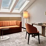 The Crown - Handwritten Collection Hotel